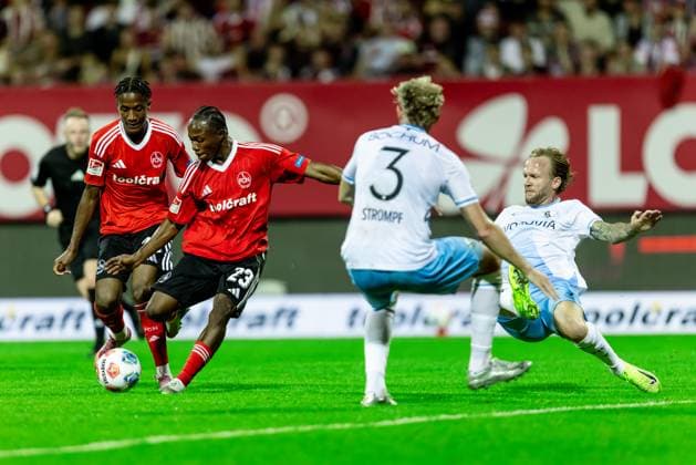 Fussball, Saison 2025 2026, 2. Bundesliga, Max Morlock Stadion, 6. Spieltag, 1. FC Nürnberg - VfL Bochum, 20.09.2025 20.09.2025, Fussball, Saison 2025 2026, 2. Bundesliga, Max Morlock Stadion, 6. Spieltag, 1. FC Nürnberg - VfL Bochum, v.l. 20 Pape Demba Diop (1. FC Nürnberg), 23 Mohamed Ali Zoma (1. FC Nürnberg), 7 Kevin Vogt (VfL Bochum) Foto: Lucca Fundel Nürnberg Max Morlock Stadion Bayern Deutschland