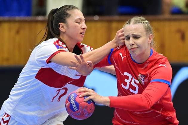 Woman handball tournament O stit mesta Chebu Czech Republic vs Turkey in Cheb, Czech Republic, September 20, 2025. From left Beyzanur Turkyimaz of Turkey and Czech Valerie Smetkova. (CTKxPhoto SlavomirxKubes) CTKPhotoP2025092006540  CTKPhotoP2025092006540