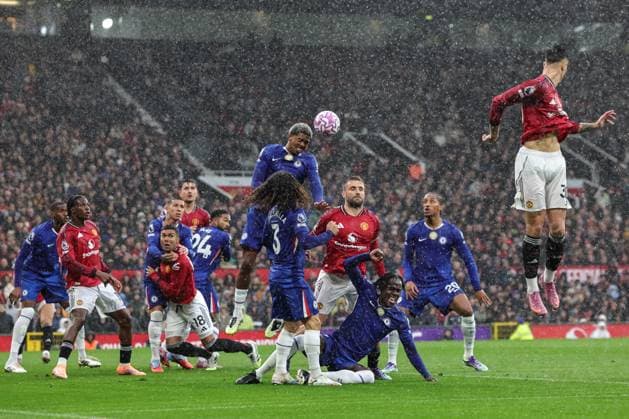 Premier League Manchester United, ManU v Chelsea Wesley Fofana of Chelsea heads the ball clear of his defensive area during the Premier League match Manchester United vs Chelsea at Old Trafford, Manchester, United Kingdom, 20th September 2025 (Photo by Mark Cosgrove News Images) Manchester Old Trafford Greater Manchester United Kingdom Copyright: xMarkxCosgrove NewsxImagesx