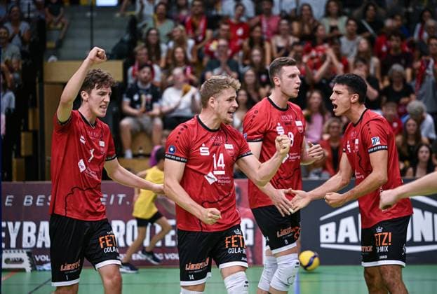 Volleyball 2. Bundesliga Saison 2025 2026 TV Rottenburg - L.E. Volleys Leipzig 20.09.2025 TEAMJUBEL TV Rottenburg; Dominik Marjanovic, Timon Schippmann, Niklas Lichtenauer und Milan Kvrzic (v.li.)