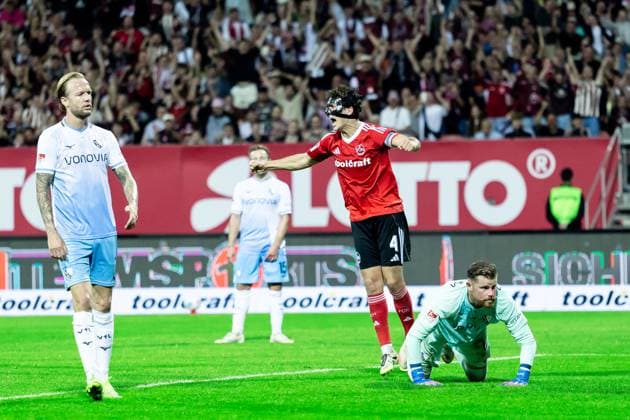 Fussball, Saison 2025 2026, 2. Bundesliga, Max Morlock Stadion, 6. Spieltag, 1. FC Nürnberg - VfL Bochum, 20.09.2025 20.09.2025, Fussball, Saison 2025 2026, 2. Bundesliga, Max Morlock Stadion, 6. Spieltag, 1. FC Nürnberg - VfL Bochum, Torjubel Jubel Freude nach Treffer Tor Torschuss zum 1.0 durch 4 Fabio Gruber (1. FC Nürnberg) wird vom VAR Videoschiedsrichter aufgrund einer Abseitsstellung zurückgenommen. Foto: Lucca Fundel Nürnberg Max Morlock Stadion Bayern Deutschland
