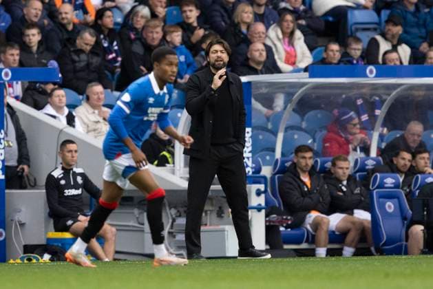 Rangers V Hibernian, Scottish Premiership, 20 September 2025 Russell Martin issues instructions from the sidelines Glasgow Ibrox City of Glasgow Scotland Copyright: xCameronxAllanx xSportpixx