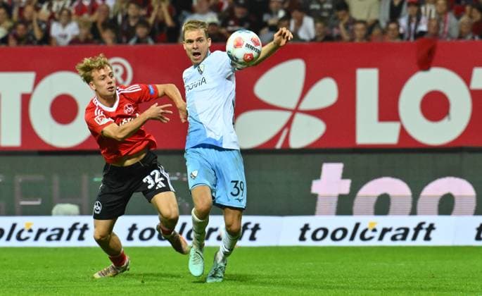 20.09.2025 - Fussball - Saison 2025 2026 - 2. Fussball - Bundesliga - 06. Spieltag: 1. FC Nürnberg FCN ( Club ) - VfL Bochum - Sportfoto Zink - xwoxzix - DFL regulations prohibit any use of photographs as image sequences and or quasi-video - only for editorial use - Tim Janisch (32, 1. FC Nürnberg FCN ) Leandro Morgalla (39, VfL Bochum ) - Szene zu Elfmeter Strafstoß