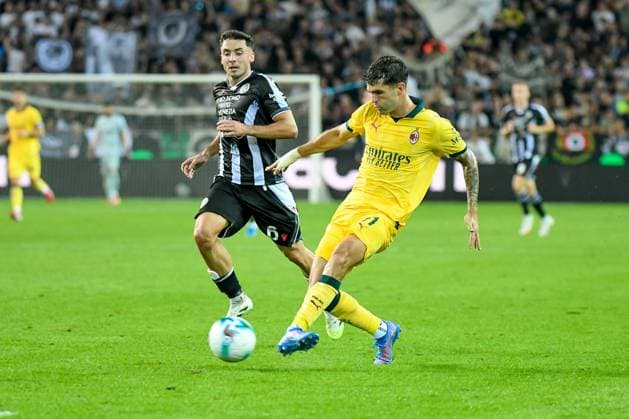 Milan s Christian Pulisic in action against Udinese s Oier Zarraga during Udinese Calcio vs AC Milan, Italian soccer Serie A match in Udine, Italy, September 20 2025  Copyright: xEttorexGriffoni IPAxSportx xipa-agency.netx xx IPA_65360783 IPA_Agency_IPA65360783