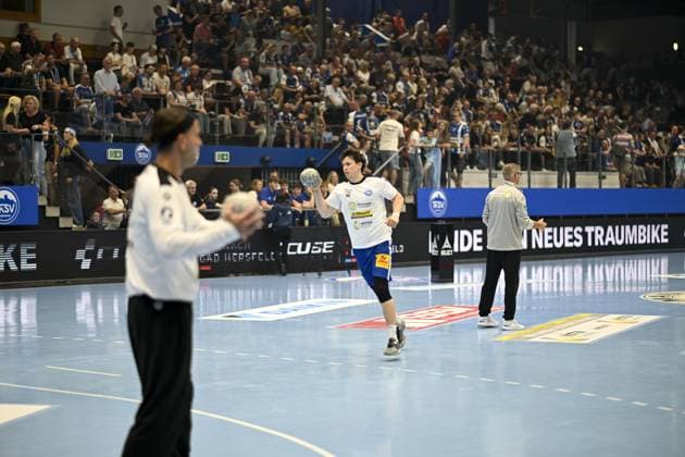 Tillman Leu (99; ThSV Eisenach) positioniert sich auf dem Spielfeld in Eisenach DAIKIN Handball: ThSV-Eisenach gegen HSG Wetzlar 20.09.2025 Copyright: xJoshuaxHildebrandtx