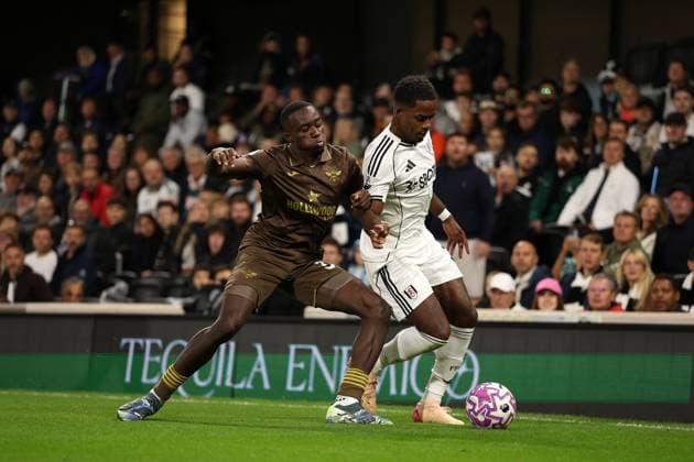 20th September 2025; Craven Cottage, Fulham, London, England; Premier League Football, Fulham versus Brentford; Ryan Sessegnon of Fulham challenged by Michael Kayode of Brentford  JohnxPatrickxFletcher