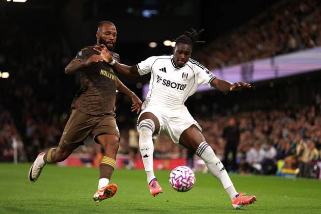 20th September 2025; Craven Cottage, Fulham, London, England; Premier League Football, Fulham versus Brentford; Igor Thiago of Brentford challenged by Calvin Bassey of Fulham  JohnxPatrickxFletcher