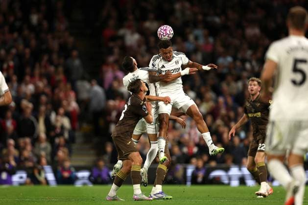 20th September 2025; Craven Cottage, Fulham, London, England; Premier League Football, Fulham versus Brentford; Rodrigo Muniz of Fulham heads the ball over Yehor Yarmoliuk of Brentford  JohnxPatrickxFletcher