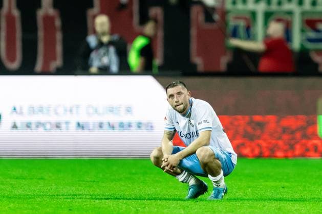 Fussball, Saison 2025 2026, 2. Bundesliga, Max Morlock Stadion, 6. Spieltag, 1. FC Nürnberg - VfL Bochum, 20.09.2025 20.09.2025, Fussball, Saison 2025 2026, 2. Bundesliga, Max Morlock Stadion, 6. Spieltag, 1. FC Nürnberg - VfL Bochum, Enttäuschung beim VfL Bochum nach der späten Niederlage. 32 Maximilian Wittek (VfL Bochum) Foto: Lucca Fundel Nürnberg Max Morlock Stadion Bayern Deutschland