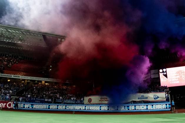 Fussball, Saison 2025 2026, 2. Bundesliga, Max Morlock Stadion, 6. Spieltag, 1. FC Nürnberg - VfL Bochum, 20.09.2025 20.09.2025, Fussball, Saison 2025 2026, 2. Bundesliga, Max Morlock Stadion, 6. Spieltag, 1. FC Nürnberg - VfL Bochum, Choreo Gästeblock Fanblock Fans VfL Bochum feiern die Freundschaft zum FC Bayern München Foto: Lucca Fundel Nürnberg Max Morlock Stadion Bayern Deutschland