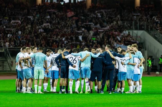 Fussball, Saison 2025 2026, 2. Bundesliga, Max Morlock Stadion, 6. Spieltag, 1. FC Nürnberg - VfL Bochum, 20.09.2025 20.09.2025, Fussball, Saison 2025 2026, 2. Bundesliga, Max Morlock Stadion, 6. Spieltag, 1. FC Nürnberg - VfL Bochum, Teamkreis Team Mannschaftskreis Mannschaft nach Spielende VfL Bochum Foto: Lucca Fundel Nürnberg Max Morlock Stadion Bayern Deutschland