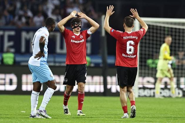 FCN jubelt nach dem Hinrundenspiel der Saison 2025 2026 zwischen dem 1. FC Nürnberg und dem Vfl Bochum (2:1) in Nürnberg; 20 09 2025 -