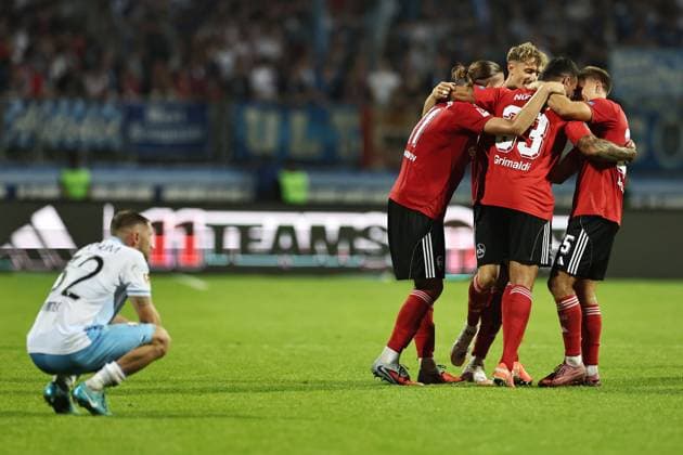 FCN jubelt nach dem Hinrundenspiel der Saison 2025 2026 zwischen dem 1. FC Nürnberg und dem Vfl Bochum (2:1) in Nürnberg; 20 09 2025 -