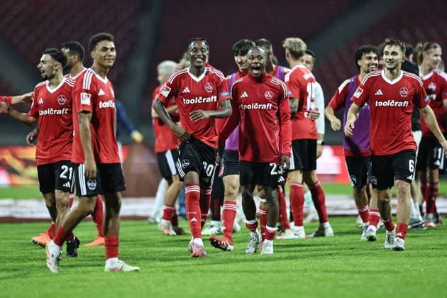 FCN jubelt nach dem Hinrundenspiel der Saison 2025 2026 zwischen dem 1. FC Nürnberg und dem Vfl Bochum (2:1) in Nürnberg; 20 09 2025 -