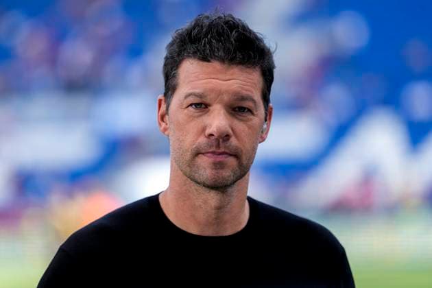 Der ehemalige Nationalspieler Michael Ballack, Einzelbild, Einzelfoto, Aktion, Action, Porträt, Portrait, 20.09.2025, Sinsheim (Deutschland), Fussball, Bundesliga, TSG 1899 Hoffenheim - FC Bayern München, DFB DFL REGULATIONS PROHIBIT ANY USE OF PHOTOGRAPHS AS IMAGE SEQUENCES AND OR QUASI-VIDEO. *** Former national player Michael Ballack, single picture, single photo, action, action, portrait, portrait, 20 09 2025, Sinsheim Germany , Football, Bundesliga, TSG 1899 Hoffenheim FC Bayern München, DFB DFL REGULATIONS PROHIBIT ANY USE OF PHOTOGRAPHS AS IMAGE SEQUENCES AND OR QUASI VIDEO xozx