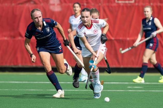 Feldhockey, Bremer HC vs. Düsseldorfer HC 0-2, Damen 1. Bundesliga, Saison 2025-26 21.06.25:, Bremen, Deutschland, 1. Bundesliga Damen Hockey (Foto von Axel Kaste) Li Lisa Nolte, re Emma Dieszbrock, (28 Bremer HC, Sturm) Bremen Bremer Hockey-Club e.V. Freie Hansestadt Bremen Deutschland