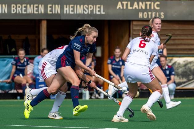 Feldhockey, Bremer HC vs. Düsseldorfer HC 0-2, Damen 1. Bundesliga, Saison 2025-26 21.06.25:, Bremen, Deutschland, 1. Bundesliga Damen Hockey (Foto von Axel Kaste) Sara Strauss, blau DHC Bremen Bremer Hockey-Club e.V. Freie Hansestadt Bremen Deutschland