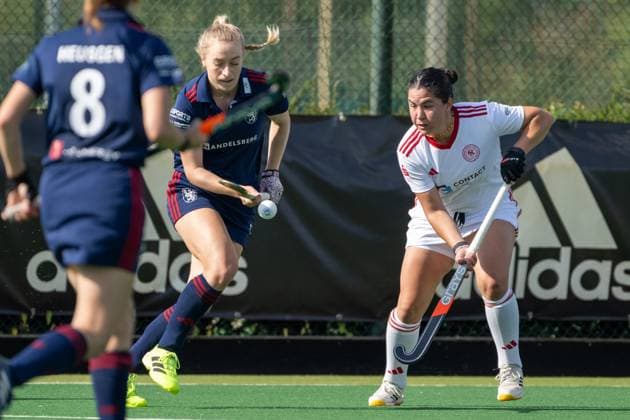 Feldhockey, Bremer HC vs. Düsseldorfer HC 0-2, Damen 1. Bundesliga, Saison 2025-26 21.06.25:, Bremen, Deutschland, 1. Bundesliga Damen Hockey (Foto von Axel Kaste) 2vl Sara Strauss, rechts Paula Lorenzini, (17 Bremer HC, Abwehr) Bremen Bremer Hockey-Club e.V. Freie Hansestadt Bremen Deutschland