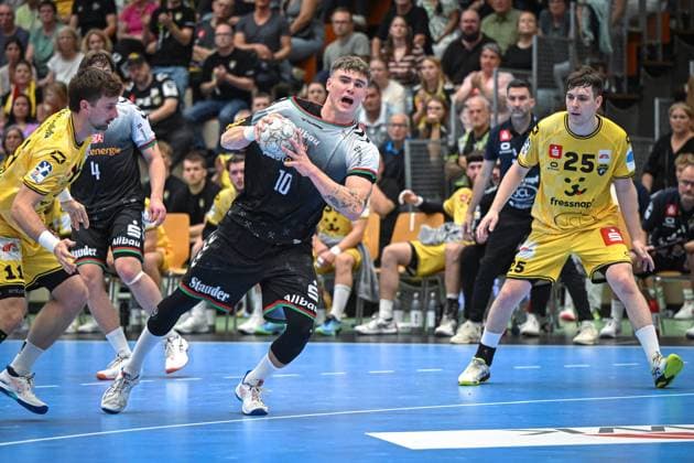 Deutschland, Handball, 2. Bundesliga, 4. Spieltag, 2025 2026, HSG Krefeld Niederrhein vs TuSEM Essen, 20.09.2025, Glockenspitzhalle, Krefeld, Deutschland, Torabschluss Finn Wolfram (TuSEM Essen, 10) Copyright: xMarkusxVerwimpx