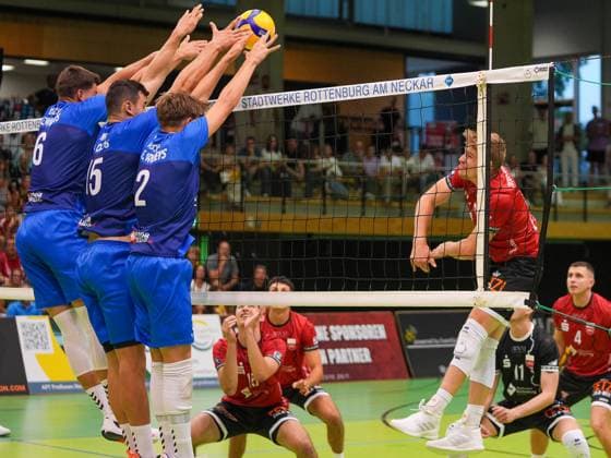 L.E. Volleys verteidigt mit einer Mauer , TV Rottenburg vs. L.E. Volleys, Volleyball, 2.Bundesliga Sued, 1.Spieltag, 2025 2026, 20.09.2025, TV Rottenburg vs. L.E. Volleys, Volleyball, 2.Bundesliga Sued, 1.Spieltag, 2025 2026, 20.09.2025 Rottenburg am Neckar Copyright: xEibner-Pressefoto DanielexLaxRocx EP_DLO