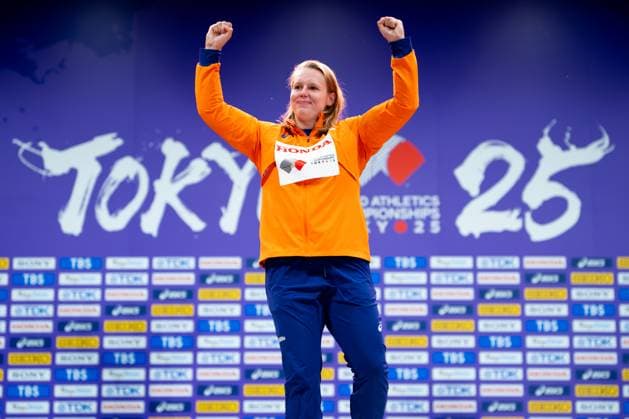 2025-09-21 World Athletics Championships Tokyo 2025 - Day 9 TOKYO, JAPAN - SEPTEMBER 21: Jessica Schilder of the Netherlands during the podium ceremony after competing during the Women s Shot Put on day nine of the World Athletics Championships Tokyo 2025 at National Stadium on September 21, 2025 in Tokyo, Japan. (Photo by Joris Verwijst BSR Agency) Tokyo Japan Content not available for redistribution in The Netherlands directly or indirectly through any third parties. Copyright: xBSRxAgencyx