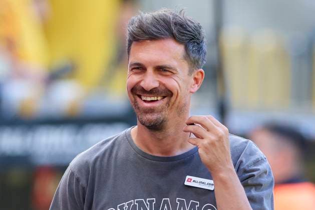 Trainer Thomas Stamm (Dynamo Dresden) lacht, 2. Bundesliga, Dynamo Dresden v Hannover 96, Rudolf-Harbig-Stadion am 21. September 2025 in Dresden, Deutschland. (Foto von Marco Steinbrenner DeFodi Images) Trainer Thomas Stamm (Dynamo Dresden) smiles, 2. Bundesliga, Dynamo Dresden v Hannover 96, Rudolf-Harbig-Stadion, September 21, 2025 in Dresden, Germany. (Photo by Marco Steinbrenner DeFodi Images) Coach Thomas Stamm Dynamo Dresden smiles, 2 Bundesliga, Dynamo Dresden v Hannover 96, Rudolf Harbig Stadion on September 21, 2025 in Dresden, Germany Photo by Marco Steinbrenner DeFodi Images Coach Thomas Stamm Dynamo Dresden smiles, 2 Bundesliga, Dynamo Dresden v Hannover 96, Rudolf Harbig Stadion, September 21, 2025 in Dresden, Germany Photo by Marco Steinbrenner DeFodi Images