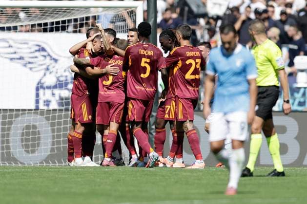 Serie A football match SS Lazio vs AS Roma Roma™s Italian midfielder Lorenzo Pellegrini celebrates after scoring a goal with team mate during the Serie A football match SS Lazio vs AS Roma at Olimpico Stadium on September 21, 2025, in Rome. _BPH2894 Copyright: xAntonioxBalascox