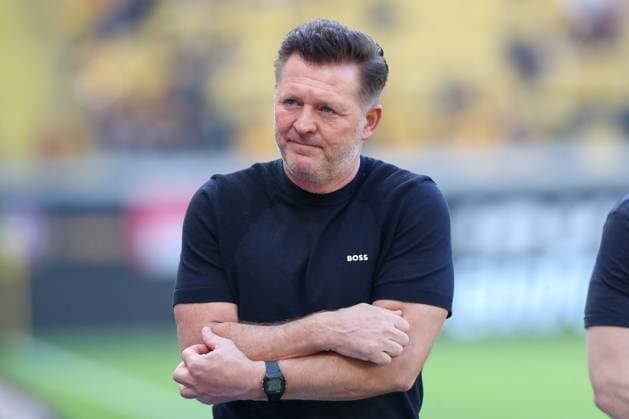 21.09.2025, xtgx, Fussball 2. Bundesliga, SG Dynamo Dresden - Hannover 96 emspor, v.l. Christian Titz (Hannover, Trainer) Portrait, Portraet, Einzelbild (DFL DFB REGULATIONS PROHIBIT ANY USE OF PHOTOGRAPHS as IMAGE SEQUENCES and or QUASI-VIDEO) Dresden