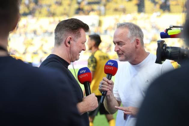 21.09.2025, xtgx, Fussball 2. Bundesliga, SG Dynamo Dresden - Hannover 96 emspor, v.l. Christian Titz (Hannover, Trainer) im Sky Interview (DFL DFB REGULATIONS PROHIBIT ANY USE OF PHOTOGRAPHS as IMAGE SEQUENCES and or QUASI-VIDEO) Dresden