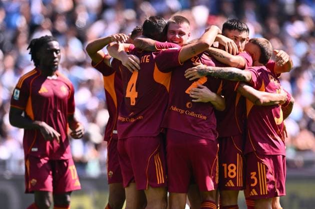 SS Lazio v AS Roma - Serie A Lorenzo Pellegrini of A.S. Roma scores the goal for 0-1 during the 4th day of the Serie A Championship between S.S. Lazio and A.S. Roma at the Olympic Stadium in Rome, Italy, on September 21, 2025. Rome Italy Italy  Copyright: xDomenicoxCippitellix originalFilename:cippitelli-sslaziov250921_np01q.jpg