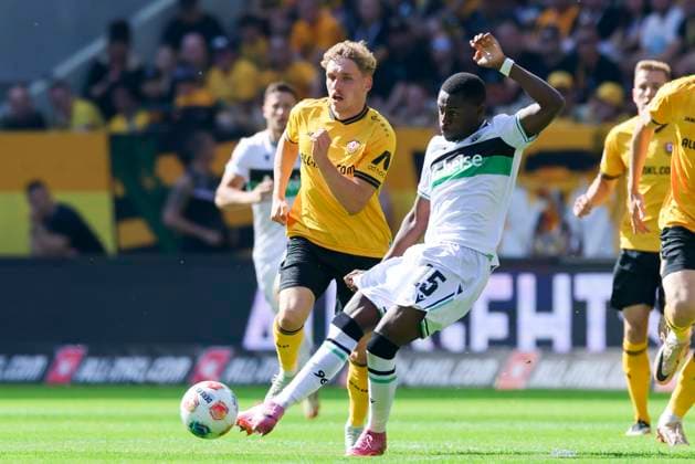 Luca Herrmann (Dynamo Dresden) und Noel Aseko (Hannover 96) kaempfen um den Ball, 2. Bundesliga, Dynamo Dresden v Hannover 96, Rudolf-Harbig-Stadion am 21. September 2025 in Dresden, Deutschland. (Foto von Marco Steinbrenner DeFodi Images) Luca Herrmann (Dynamo Dresden) und Noel Aseko (Hannover 96) battle for the ball, 2. Bundesliga, Dynamo Dresden v Hannover 96, Rudolf-Harbig-Stadion, September 21, 2025 in Dresden, Germany. (Photo by Marco Steinbrenner DeFodi Images) Luca Herrmann Dynamo Dresden and Noel Aseko Hannover 96 battle for the ball, 2 Bundesliga, Dynamo Dresden v Hannover 96, Rudolf Harbig Stadion, September 21, 2025 in Dresden, Germany Photo by Marco Steinbrenner DeFodi Images Luca Herrmann Dynamo Dresden and Noel Aseko Hannover 96 battle for the ball, 2 Bundesliga, Dynamo Dresden v Hannover 96, Rudolf Harbig Stadion, September 21, 2025 in Dresden, Germany Photo by Marco Steinbrenner DeFodi Images