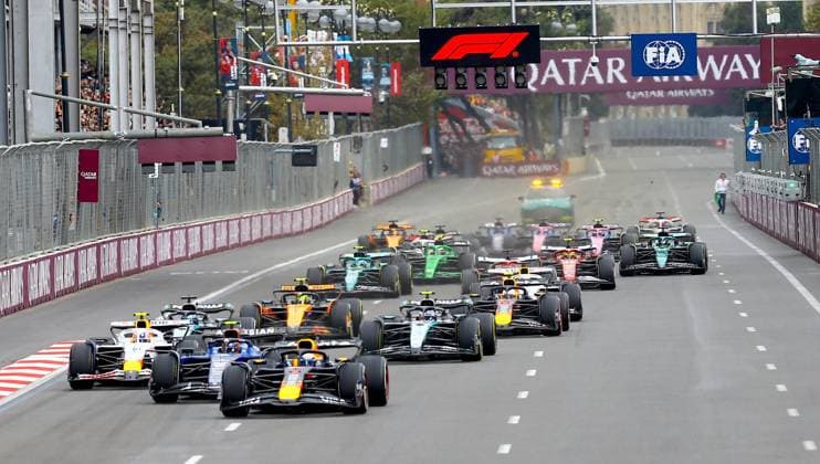 F1 Grand Prix of Azerbaijan BAKU, AZERBAIJAN - SEPTEMBER 21: Drivers in action during the F1 Grand Prix of Azerbaijan at Baku City Circuit on September 21, 2025 in Baku, Azerbaijan. Resul Rehimov Anadolu Baku Azerbaijan. Editorial use only. Please get in touch for any other usage.  Copyright: x2025xAnadoluxResulxRehimovx