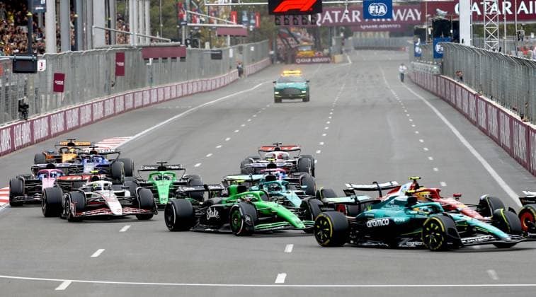 F1 Grand Prix of Azerbaijan BAKU, AZERBAIJAN - SEPTEMBER 21: Drivers in action during the F1 Grand Prix of Azerbaijan at Baku City Circuit on September 21, 2025 in Baku, Azerbaijan. Resul Rehimov Anadolu Baku Azerbaijan. Editorial use only. Please get in touch for any other usage.  Copyright: x2025xAnadoluxResulxRehimovx