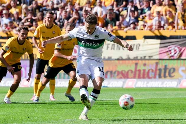 Benedikt Pichler (Hannover 96) verwandelt den Handelfmeter zum 0:1, 2. Bundesliga, Dynamo Dresden v Hannover 96, Rudolf-Harbig-Stadion am 21. September 2025 in Dresden, Deutschland. (Foto von Marco Steinbrenner DeFodi Images) Benedikt Pichler (Hannover 96) converts the penalty kick to make it 0 1, 2. Bundesliga, Dynamo Dresden v Hannover 96, Rudolf-Harbig-Stadion, September 21, 2025 in Dresden, Germany. (Photo by Marco Steinbrenner DeFodi Images) Benedikt Pichler Hannover 96 converts the penalty kick to make it 0 1, 2 Bundesliga, Dynamo Dresden v Hannover 96, Rudolf Harbig Stadion on September 21, 2025 in Dresden, Germany Photo by Marco Steinbrenner DeFodi Images Benedikt Pichler Hannover 96 converts the penalty kick to make it 0 1, 2 Bundesliga, Dynamo Dresden v Hannover 96, Rudolf Harbig Stadion, September 21, 2025 in Dresden, Germany Photo by Marco Steinbrenner DeFodi Images