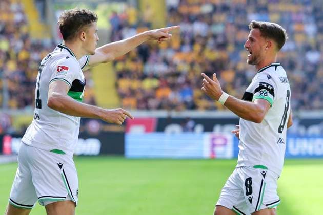 Benedikt Pichler (Hannover 96) bejubelt seinen Treffer zum 0:1 mit Enzo Leopold (Hannover 96), 2. Bundesliga, Dynamo Dresden v Hannover 96, Rudolf-Harbig-Stadion am 21. September 2025 in Dresden, Deutschland. (Foto von Marco Steinbrenner DeFodi Images) Benedikt Pichler (Hannover 96) celebrates after scoring his teams first goal with Enzo Leopold (Hannover 96), 2. Bundesliga, Dynamo Dresden v Hannover 96, Rudolf-Harbig-Stadion, September 21, 2025 in Dresden, Germany. (Photo by Marco Steinbrenner DeFodi Images) Benedikt Pichler Hannover 96 celebrates after scoring his teams first goal with Enzo Leopold Hannover 96 , 2 Bundesliga, Dynamo Dresden v Hannover 96, Rudolf Harbig Stadion on September 21, 2025 in Dresden, Germany Photo by Marco Steinbrenner DeFodi Images Benedikt Pichler Hannover 96 celebrates after scoring his teams first goal with Enzo Leopold Hannover 96 , 2 Bundesliga, Dynamo Dresden v Hannover 96, Rudolf Harbig Stadion, September 21, 2025 in Dresden, Germany Photo by Marco Steinbrenner DeFodi Images