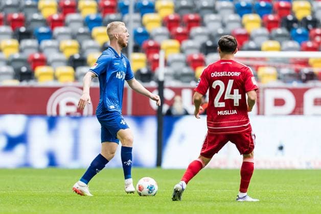 2. Fussball Bundesliga; Fortuna Düsseldorf 1895 - SV Darmstadt 98; 21.09.2025 Kai Klefisch (SV Darmstadt 98, 17) am Ball, Florent Muslija (Fortuna Düsseldorf, 24) 2. Fussball Bundesliga, Fortuna Düsseldorf 1895 - SV Darmstadt 98 Düsseldorf, Merkur Spiel-Arena am 21.09.2025 DFL REGULATIONS PROHIBIT ANY USE OF PHOTOGRAPHS AS IMAGE SEQUENCES AND OR QUASI-VIDEO.