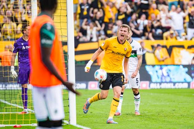 21.09.2025, xomx, Fussball 2.Bundesliga, Dynamo Dresden - Hannover 96 v.l. jubelt, Torjubel, Tor, Goal, Jubel, Freude, freuen zum 1:1 durch ein Eigentor von Virgil GhiÈ›Äƒ (Hannover 96). Christoph Daferner (Dynamo Dresden) (DFL DFB REGULATIONS PROHIBIT ANY USE OF PHOTOGRAPHS as IMAGE SEQUENCES and or QUASI-VIDEO) Dresden