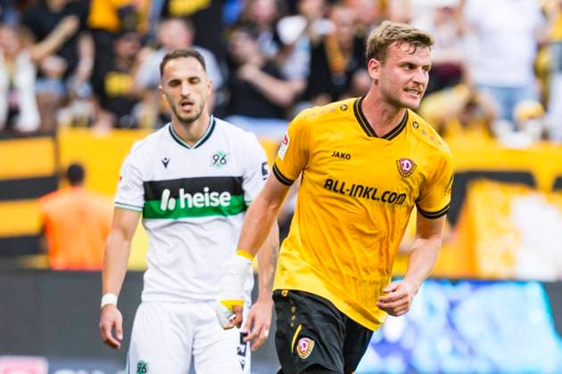 21.09.2025, xomx, Fussball 2.Bundesliga, Dynamo Dresden - Hannover 96 v.l. jubelt, Torjubel, Tor, Goal, Jubel, Freude, freuen zum 1:1 durch ein Eigentor von Virgil GhiÈ›Äƒ (Hannover 96). Christoph Daferner (Dynamo Dresden) (DFL DFB REGULATIONS PROHIBIT ANY USE OF PHOTOGRAPHS as IMAGE SEQUENCES and or QUASI-VIDEO) Dresden