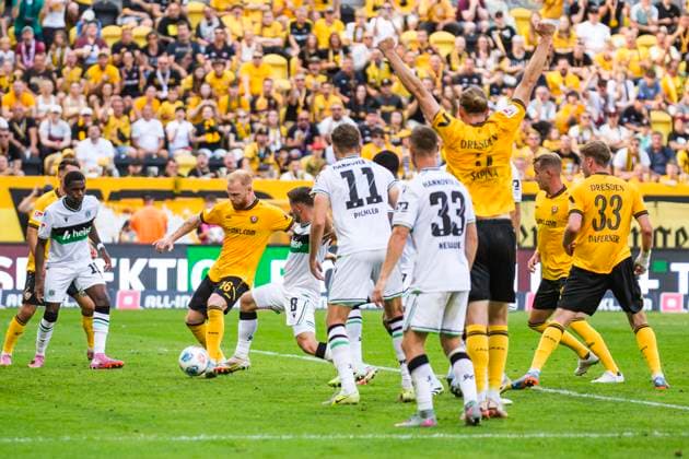 21.09.2025, xomx, Fussball 2.Bundesliga, Dynamo Dresden - Hannover 96 v.l. jubelt, Torjubel, Tor, Goal, Jubel, Freude, freuen zum 2:1 durch Nils Fröhling (Dynamo Dresden) (DFL DFB REGULATIONS PROHIBIT ANY USE OF PHOTOGRAPHS as IMAGE SEQUENCES and or QUASI-VIDEO) Dresden
