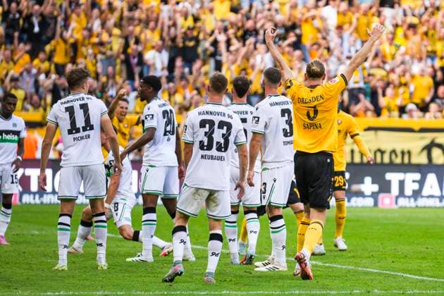 21.09.2025, xomx, Fussball 2.Bundesliga, Dynamo Dresden - Hannover 96 v.l. jubelt, Torjubel, Tor, Goal, Jubel, Freude, freuen zum 2:1 durch Nils Fröhling (Dynamo Dresden) (DFL DFB REGULATIONS PROHIBIT ANY USE OF PHOTOGRAPHS as IMAGE SEQUENCES and or QUASI-VIDEO) Dresden