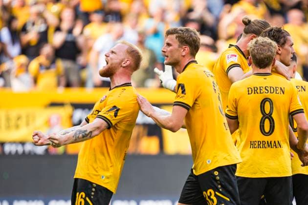 21.09.2025, xomx, Fussball 2.Bundesliga, Dynamo Dresden - Hannover 96 v.l. jubelt, Torjubel, Tor, Goal, Jubel, Freude, freuen zum 2:1 durch Nils Fröhling (Dynamo Dresden) (DFL DFB REGULATIONS PROHIBIT ANY USE OF PHOTOGRAPHS as IMAGE SEQUENCES and or QUASI-VIDEO) Dresden