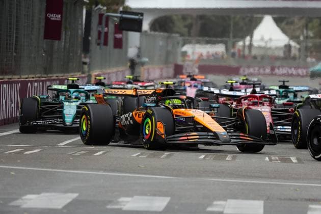 F1 - AZERBAIJAN GRAND PRIX 2025 Start 04 NORRIS Lando (gbr), McLaren F1 Team MCL39, action during the 2025 Formula 1 Qatar Airways Azerbaijan Grand Prix, 17th round of the 2025 FIA Formula One World Championship, WM, Weltmeisterschaft from September 19 to 21, 2025 on the Baku City Circuit, in Baku, Azerbaijan -  Copyright: xFLORENTxGOODENx