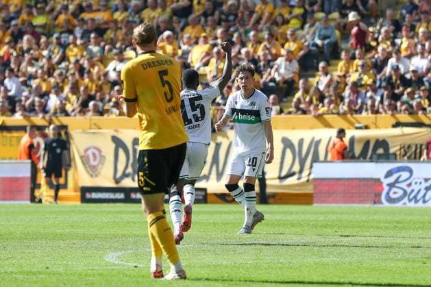 21.09.2025, xtgx, Fussball - 2.Bundesliga Dynamo Dresden - Hannover 96 emspor, v.l. Jubel nach dem 2:2 durch Noel Aseko (Hannover, 15) (DFL DFB REGULATIONS PROHIBIT ANY USE OF PHOTOGRAPHS as IMAGE SEQUENCES and or QUASI-VIDEO) Dresden