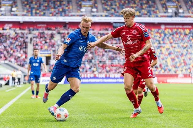 2. Fussball Bundesliga; Fortuna Düsseldorf 1895 - SV Darmstadt 98; 21.09.2025 Zweikampf Isac Alexi Sivert Lidberg (SV Darmstadt 98, 7), Jesper Daland (Fortuna Düsseldorf, 2) 2. Fussball Bundesliga, Fortuna Düsseldorf 1895 - SV Darmstadt 98 Düsseldorf, Merkur Spiel-Arena am 21.09.2025 DFL REGULATIONS PROHIBIT ANY USE OF PHOTOGRAPHS AS IMAGE SEQUENCES AND OR QUASI-VIDEO.