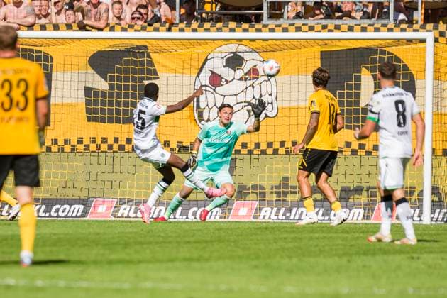 21.09.2025, xomx, Fussball 2.Bundesliga, Dynamo Dresden - Hannover 96 v.l. jubelt, Torjubel, Tor, Goal, Jubel, Freude, freuen zum 2:2 durch Noel Aseko (Hannover 96) (DFL DFB REGULATIONS PROHIBIT ANY USE OF PHOTOGRAPHS as IMAGE SEQUENCES and or QUASI-VIDEO) Dresden