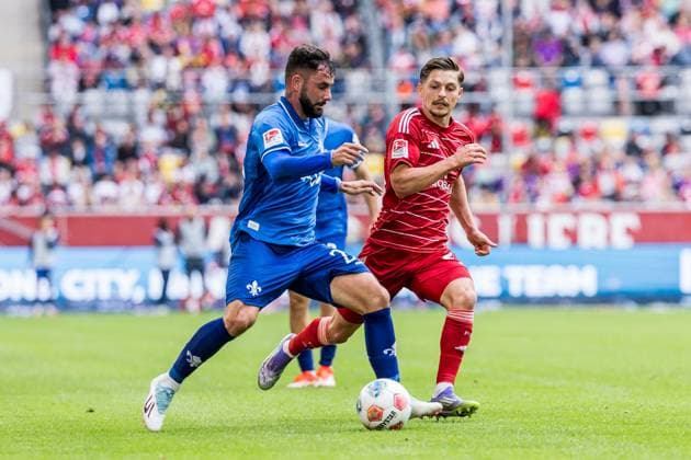 2. Fussball Bundesliga; Fortuna Düsseldorf 1895 - SV Darmstadt 98; 21.09.2025 Zweikampf Marco Richter (SV Darmstadt 98, 23), Florent Muslija (Fortuna Düsseldorf, 24) 2. Fussball Bundesliga, Fortuna Düsseldorf 1895 - SV Darmstadt 98 Düsseldorf, Merkur Spiel-Arena am 21.09.2025 DFL REGULATIONS PROHIBIT ANY USE OF PHOTOGRAPHS AS IMAGE SEQUENCES AND OR QUASI-VIDEO.