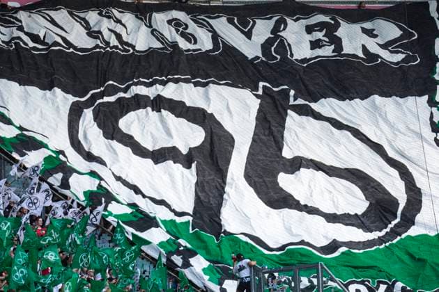 21.09.2025, xomx, Fussball 2.Bundesliga, Dynamo Dresden - Hannover 96 v.l. Fans Hannover 96. (DFL DFB REGULATIONS PROHIBIT ANY USE OF PHOTOGRAPHS as IMAGE SEQUENCES and or QUASI-VIDEO) Dresden