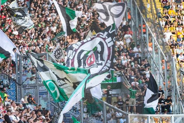 21.09.2025, xomx, Fussball 2.Bundesliga, Dynamo Dresden - Hannover 96 v.l. Fans Hannover 96. (DFL DFB REGULATIONS PROHIBIT ANY USE OF PHOTOGRAPHS as IMAGE SEQUENCES and or QUASI-VIDEO) Dresden