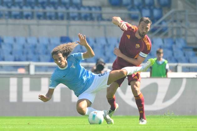 Lazio s Matteo Guendouzi and Roma™s Bryan Cristante during the Serie A Enilive soccer match between SS Lazio and AS Roma at the Rome s Olympic stadium, Italy - Sunday, September 21, 2025. - Soccer.  Copyright: xFabrizioxCorradetti LaPressex
