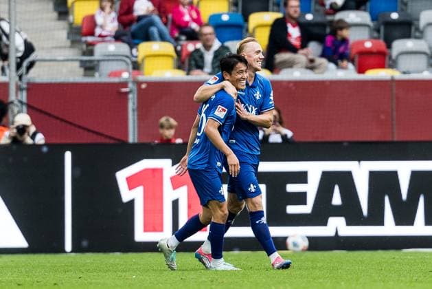 2. Fussball Bundesliga; Fortuna Düsseldorf 1895 - SV Darmstadt 98; 21.09.2025 Jubel nach dem 0:1 durch Hiroki Akiyama (SV Darmstadt 98, 16), Tor, Torjubel 2. Fussball Bundesliga, Fortuna Düsseldorf 1895 - SV Darmstadt 98 Düsseldorf, Merkur Spiel-Arena am 21.09.2025 DFL REGULATIONS PROHIBIT ANY USE OF PHOTOGRAPHS AS IMAGE SEQUENCES AND OR QUASI-VIDEO.